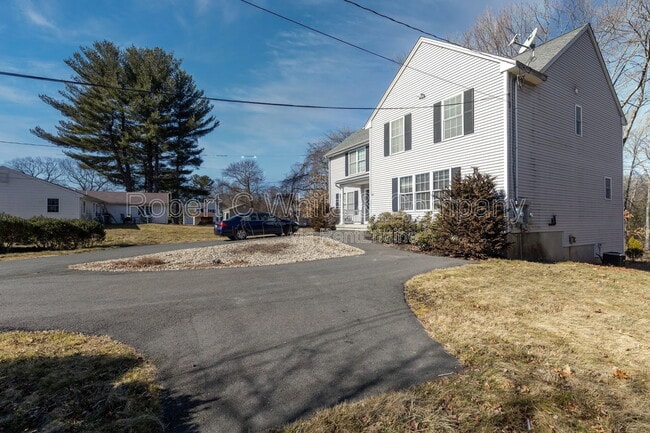 Building Photo - 10 Winthrop Dr