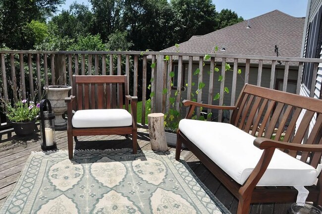 Building Photo - 4627 Sunburst Dr