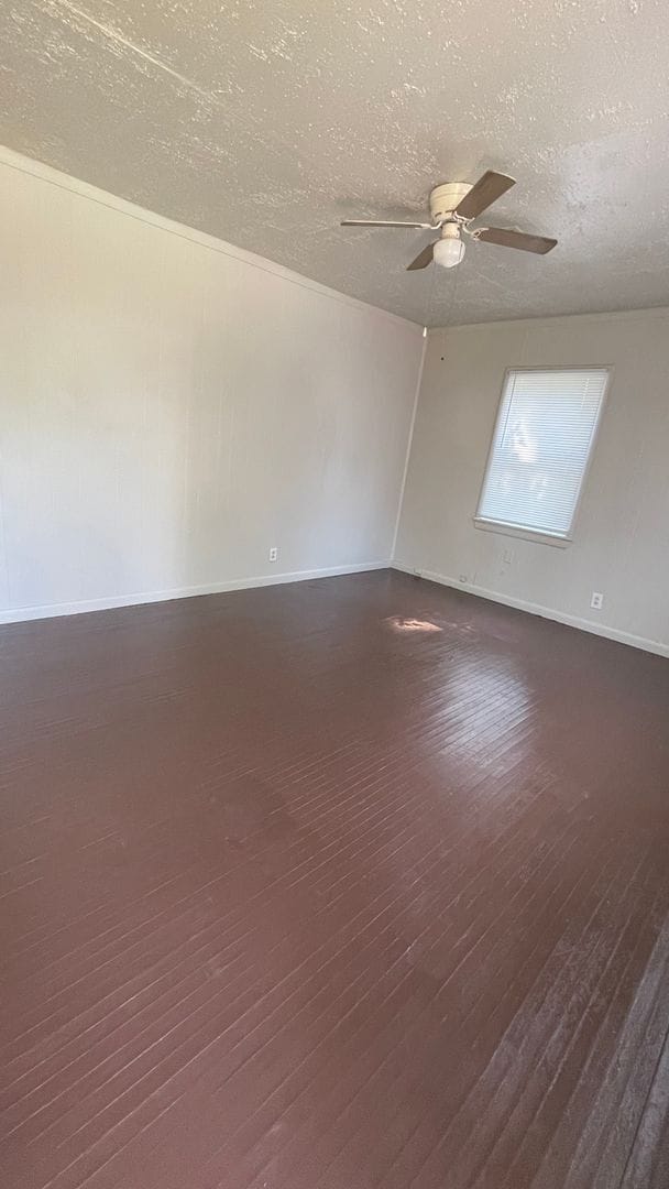 Building Photo - 3 bed 1 bath home with 1 car garage.  Move in Ready!