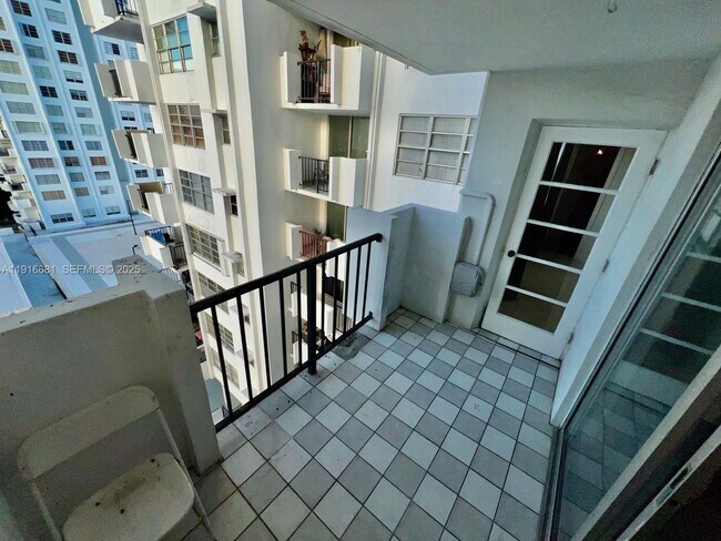 Building Photo - 2750 NE 183rd St