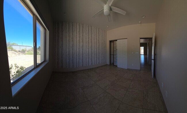 Building Photo - 839 W Hermosa Dr