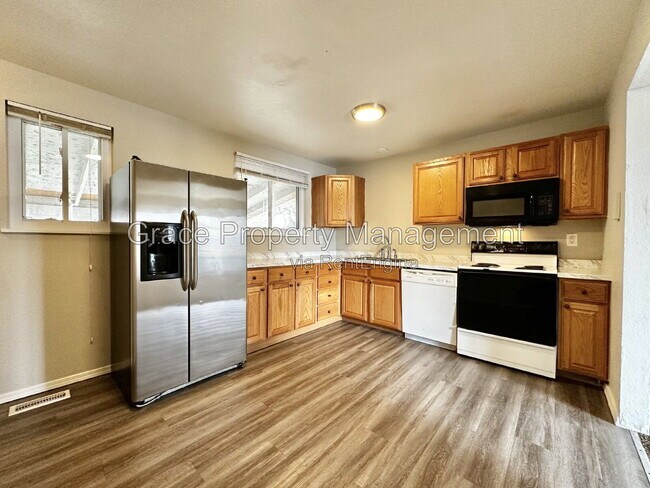 Building Photo - 3801 E 117th Ave