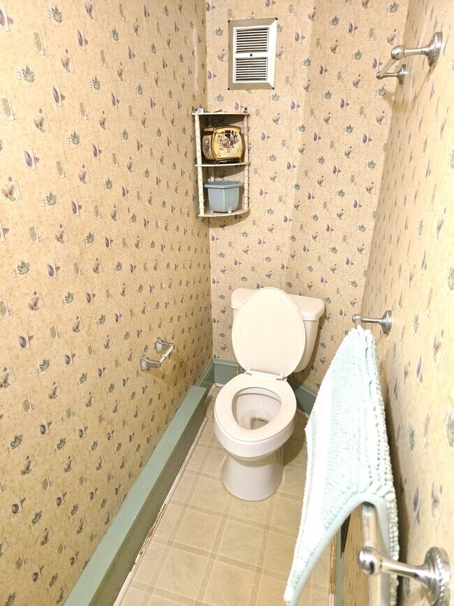 Building Photo - 115 S Potomac St