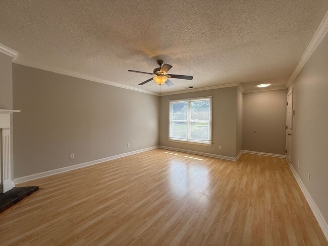 Building Photo - Spacious Two Bedroom, 2nd Floor Condo with...