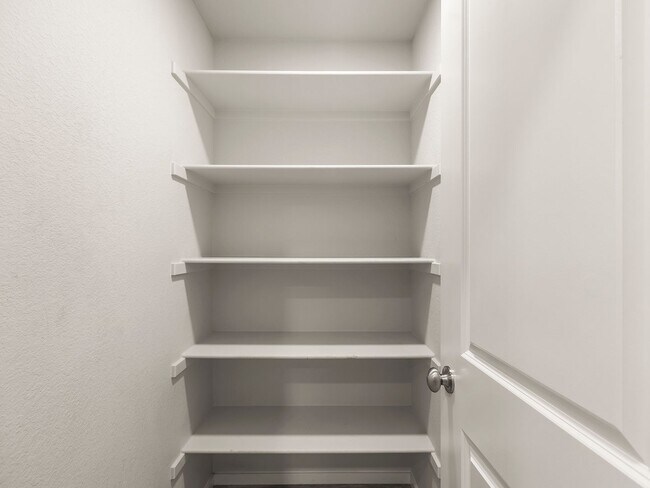 Building Photo - Beautiful 3 Bed 2.5 Bath Townhome in North East Fort Collins!