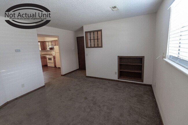Building Photo - 420 NE Park Ln