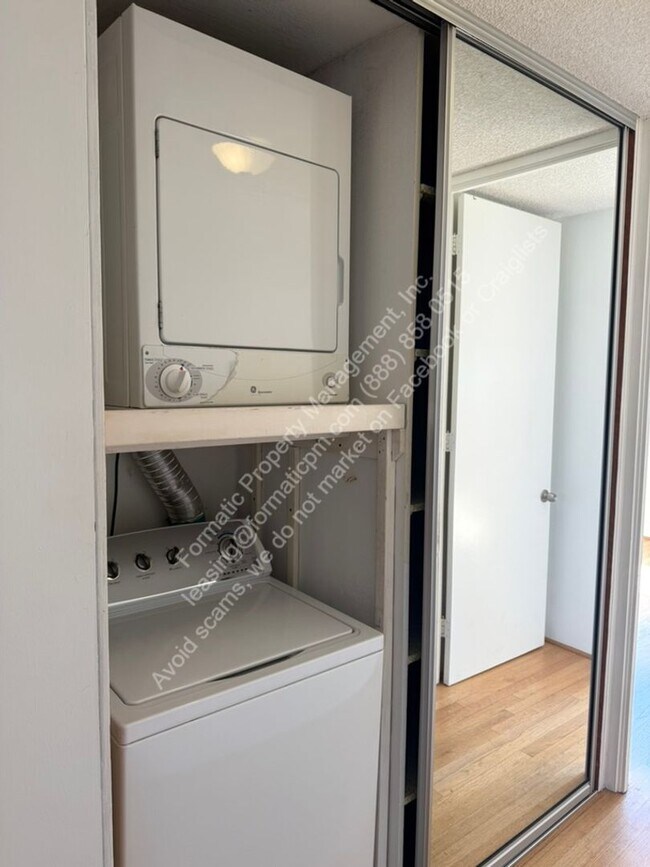 Building Photo - Pet Friendly 2-Bedroom With in Unit Laundry Apartment with Pool & Covered Parking in Honolulu!