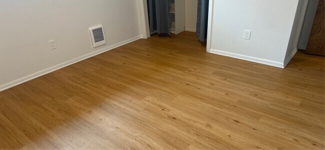 Building Photo - 750 N Main St