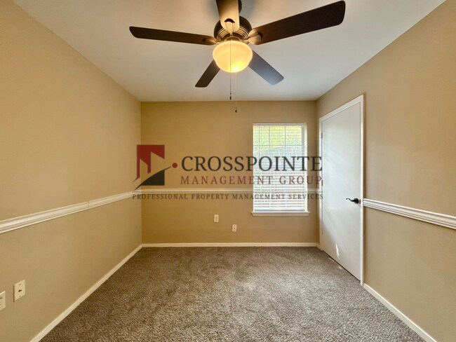 Building Photo - 211 Willowbrook Ln