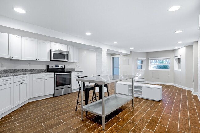 Kitchen w/ view to living room - 2604 Mozart Pl NW