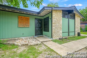Building Photo - 5030 Vlg Crst Dr