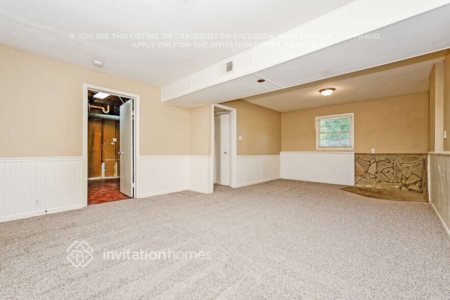 Building Photo - 1367 Classic Dr NE