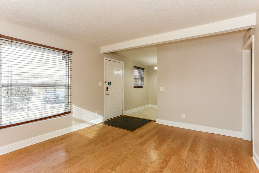 Building Photo - 1458 W 19th St