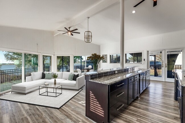 Building Photo - 4012 Tennis Club Rd