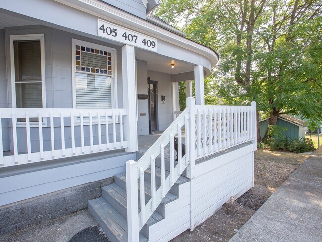 Building Photo - 405-409 2nd St