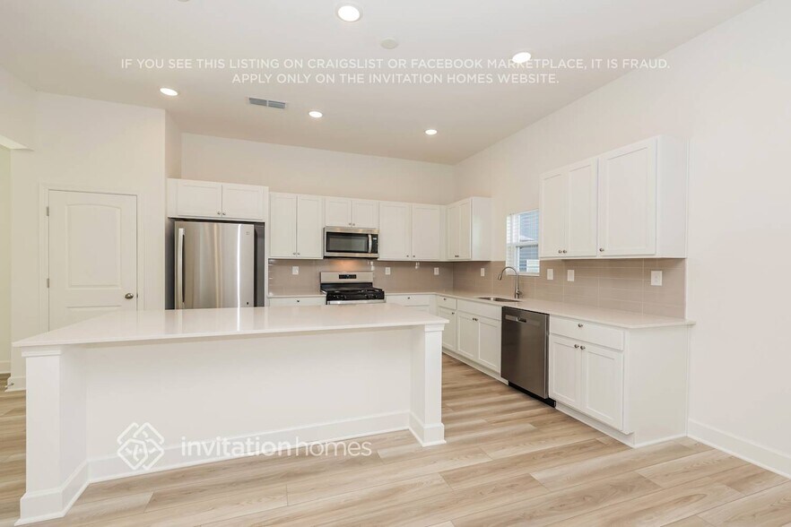 Building Photo - 3709 Marthinus Ln