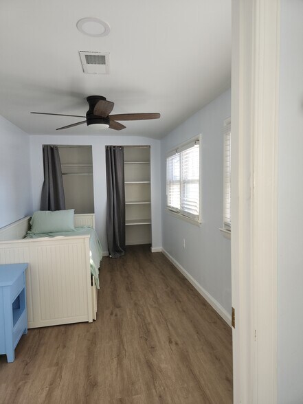 Building Photo - 1204 Lossing Ave