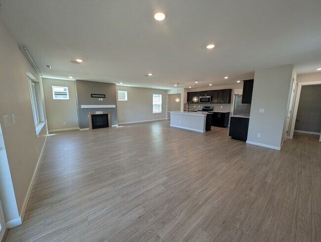 Building Photo - LIKE-NEW 4 bedroom home in Lacey!
