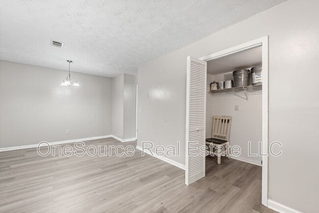 Building Photo - 3606 N Hopkins Ct