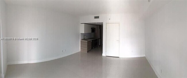 Building Photo - 1300 Brickell Bay Dr