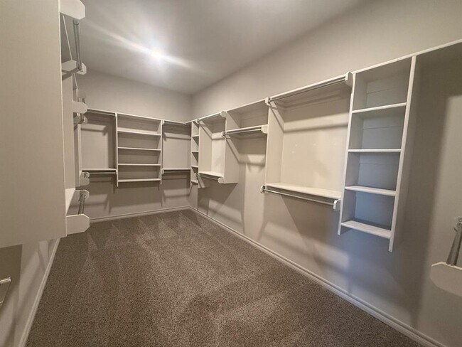 Building Photo - 9544 Monterey Dr