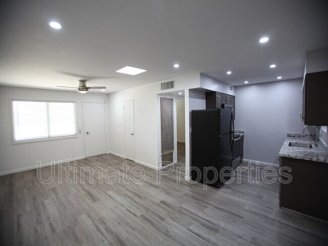 Building Photo - 10418 W Deanne Dr