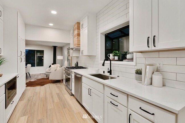 Building Photo - Charming 4BR 2BA Craftsman in Laurelhurst ...