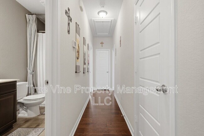 Building Photo - 4727 La Santa Rd