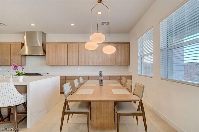 Building Photo - 10022 Digne Ct