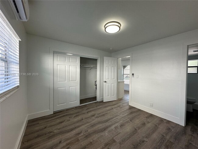 Building Photo - 1409 N Dixie Hwy