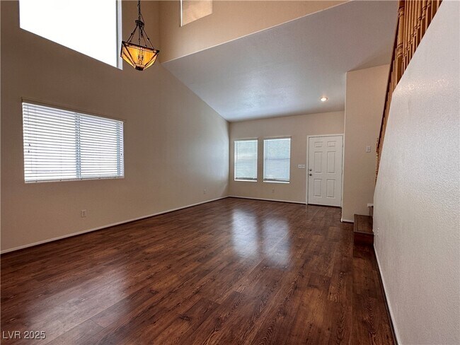 Building Photo - 2586 Highland Cliff Dr