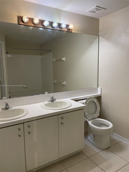 Building Photo - 145 SW 96th Ter