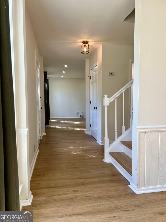 Building Photo - 2907 Clearbrook Dr