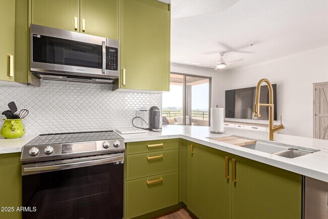 Building Photo - 20100 N 78th Pl