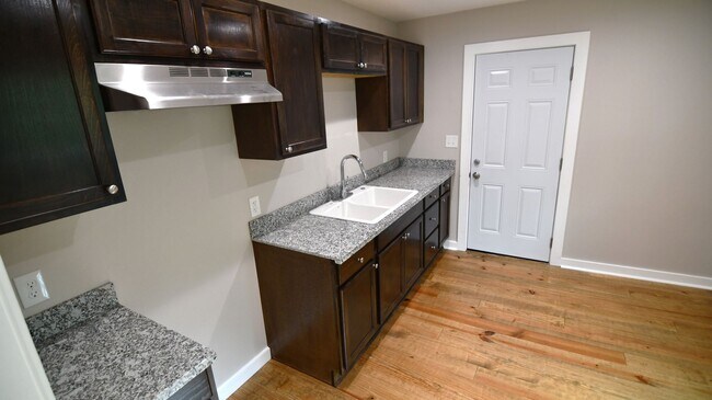 Building Photo - Charming Updated 2-Bedroom Home in Baton Rouge – Move-In Ready!