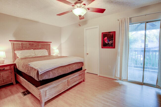 Building Photo - 2404 Suwanee Ln