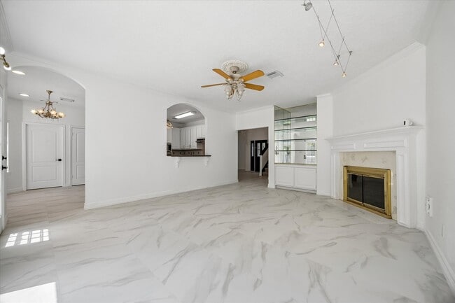 Building Photo - 2431 Parkwood Ln