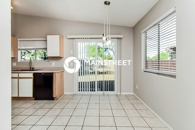 Building Photo - 3 Bedroom Pet-Friendly Home in Tucson, AZ with Main Street Renewal