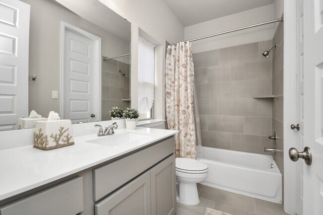 Building Photo - 5043 Morrison Dr