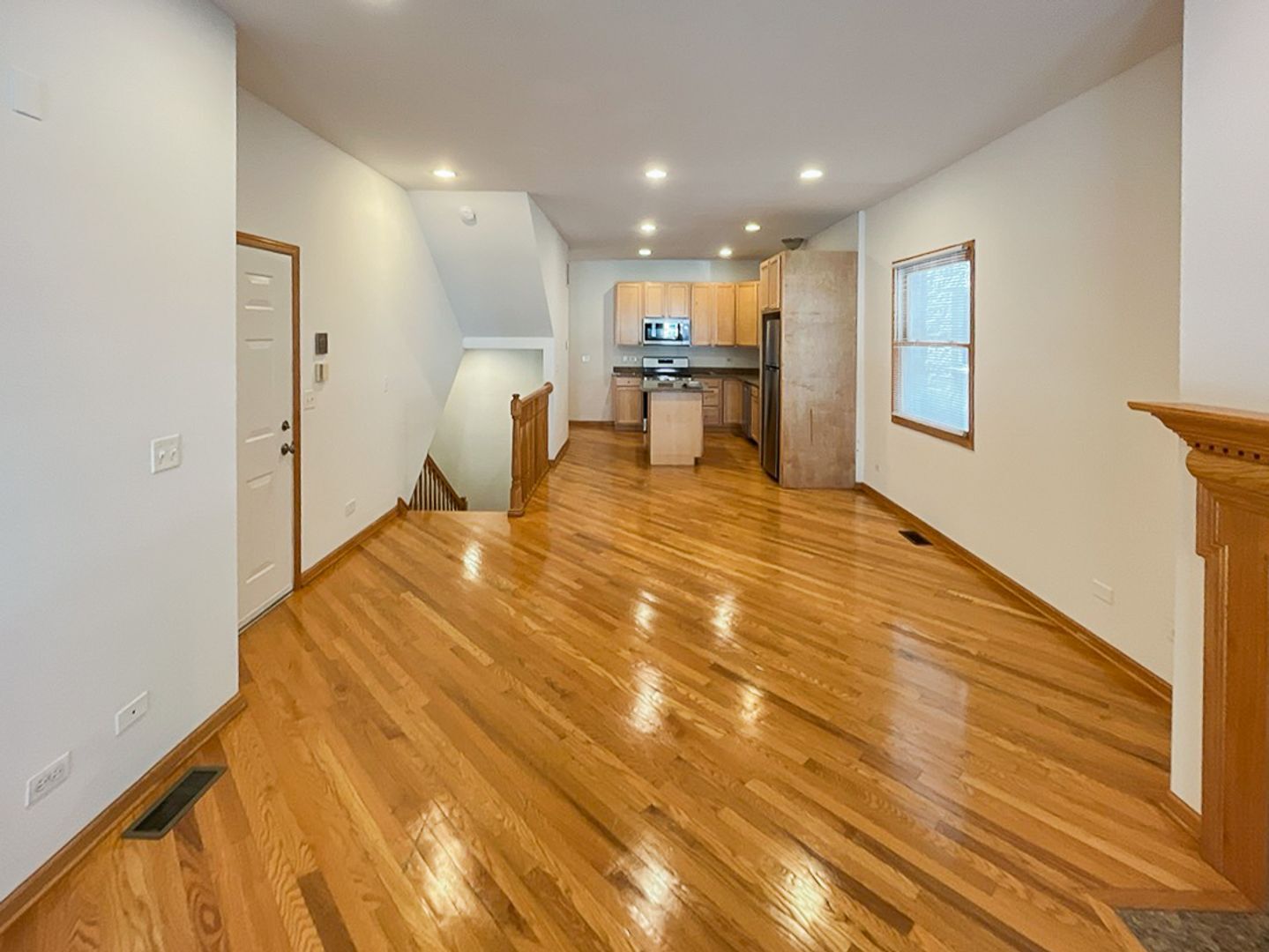 Building Photo - 1319 W Belmont Ave