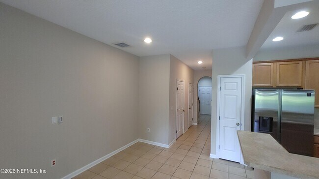 Building Photo - 5976 Pavilion Dr
