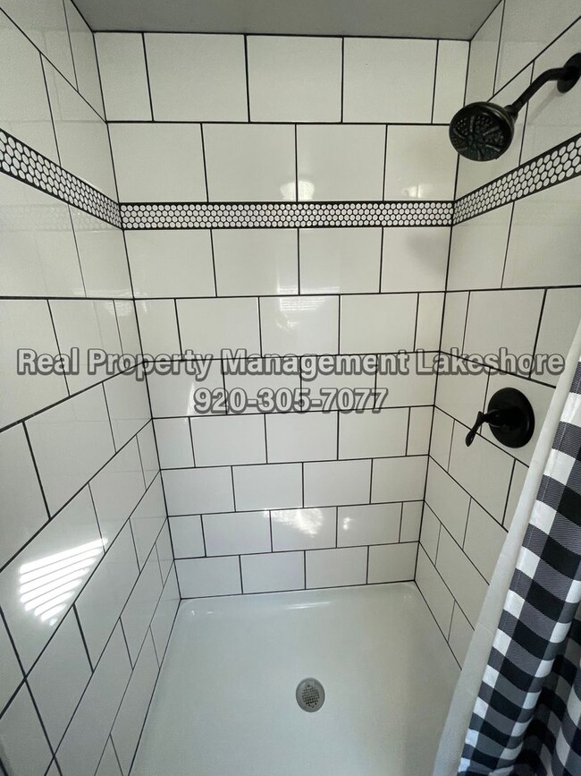 Building Photo - Fully Furnished House - Six or Twelve Mont...