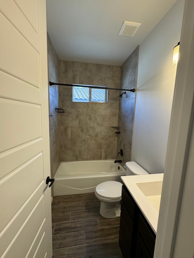 Building Photo - 5208 Bullseye Rd NE