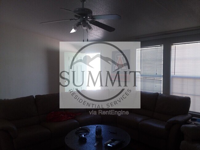 Building Photo - 1901 N Park Ave