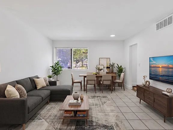 Building Photo - 1000 NW 95th Terrace
