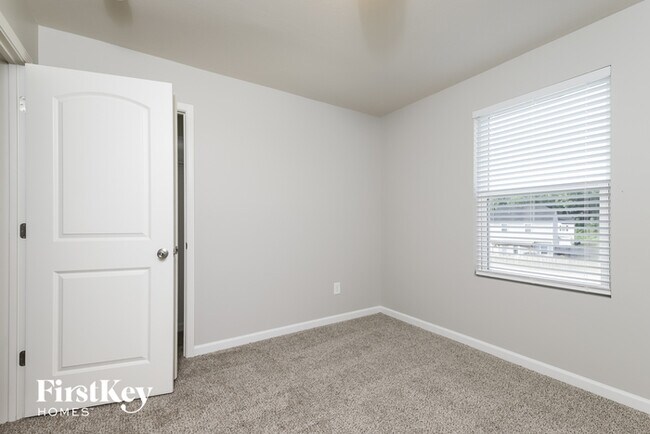 Building Photo - 179 Bedrock Ct