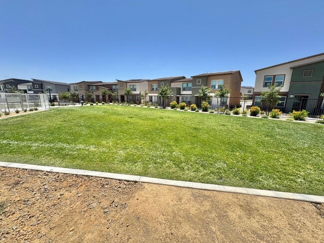Building Photo - BEAUTIFUL NEW BUILD HOME 2-STORY 3 BEDROOM...
