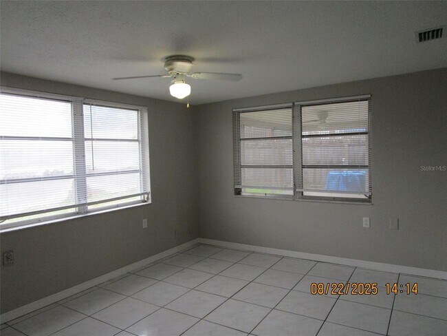 Building Photo - 1155 Royalwood Dr