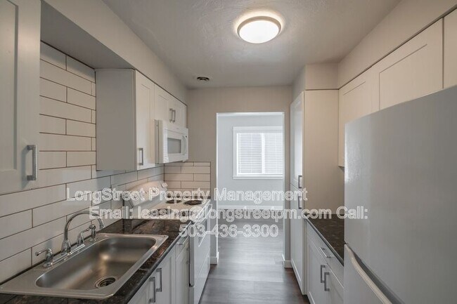 Building Photo - 205 6th Ave SE