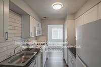 Building Photo - 208 SE 5th Ave